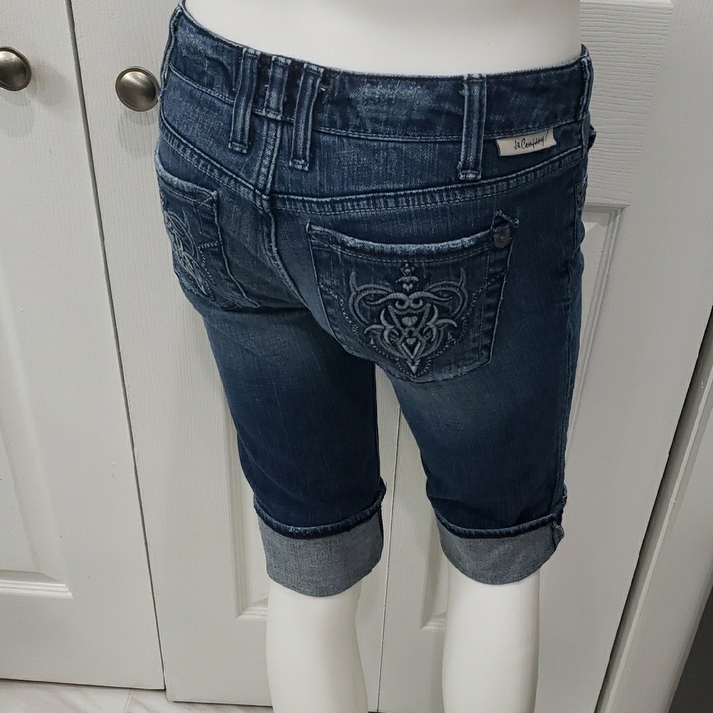 Embroidered Low Rise Stretch Denim Capri Jeans